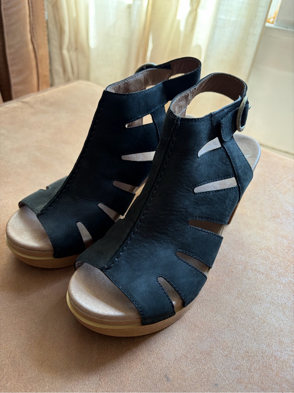 Dansko Black Leather Gladiator Platform Heel Sandals Size 39 8.5-9